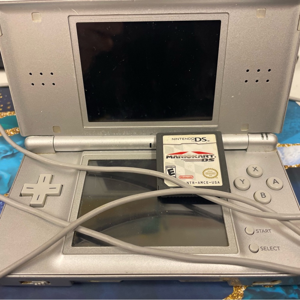 Nintendo DS Metallic Gray Handheld Console includes Mario kart game and charger